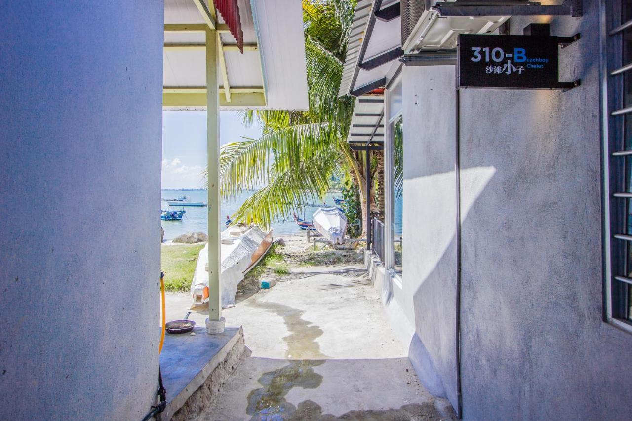 Beachboy Chalet By The Beach Bukit Lada Exteriör bild