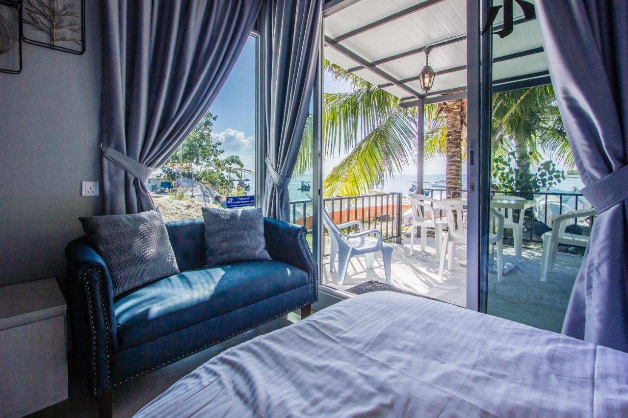 Beachboy Chalet By The Beach Bukit Lada Exteriör bild